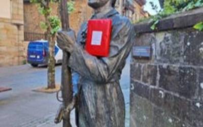 [ARGAZKI GALERIA]: Pantailetatik urruntzeko eta liburu artean liluratzeko gonbita