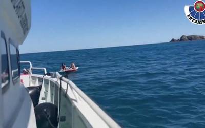 Ertzaintzak paddle surf egiten ari ziren lau pertsona erreskatatu ditu Gorlizen