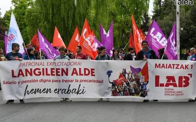 Hiru manifestazio izan dira Gasteizen Maiatzaren Lehenean