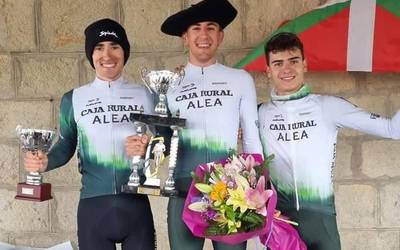 Mikel Uncillaren eta Aimar Tadeoren podiumak