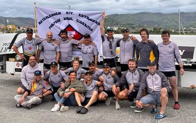 Badok 13 taldeko arraunlariak jaun eta jabe asteburuko estropadetan