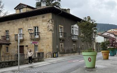 Udal aurrekontua 18 milioi euroraino igo du Aretxabaletako udalbatzak, bi kreditu txertatuta