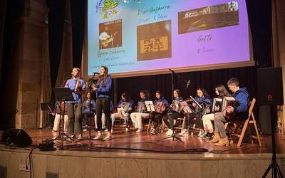 Musika eskoletako ikasleek emanaldia egin dute Santa Ana antzokian