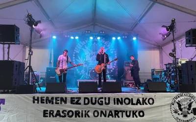 Arrasateko Maniaks taldea Errekalde auzoko jaietan