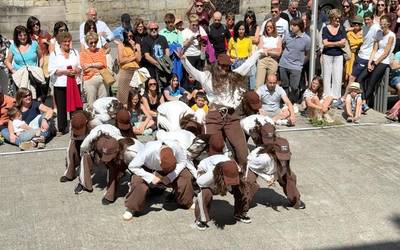 Askotariko dantzen lehen festa handia Bergaran, eta ez da azkena izango