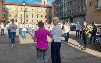 [BIDEOA]: Kriskitineko dantza ikasleek omenaldi hunkigarria egin diote Miren Zamakonari