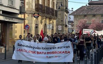 Sunsundeguiren itxiera salatu dute