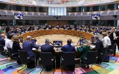 Atzeratu dute Europako Batasunean euskara ofizial izateko bozketa