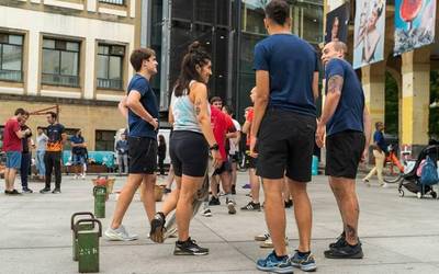 Ikurrinaren aldeko ekimenak girotu du Gure Eskuren mobilizazio nazionalaren atarikoa Getxon