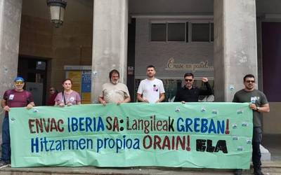 Nabariak dira zabor bilketa neumatikoaren grebaren ondorioak Laudion, ia hiru hilabeteko lanuztearen ondoren