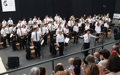 Oñatiko musika bandak denboraldiko azken kontzertua eskaini du