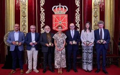 Garziandiak Carlos III.aren Gurutzea jaso du