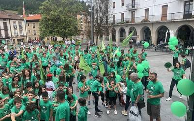 Marea berdiak Atxabaltako kaliek astinddu dittu jai giruan!