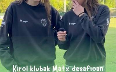 Anaitasuna futbol taldeko neskak galdetegi azkarrean