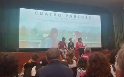 'Cuatro paredes' filma aurkeztu zuen Ibon Cormenzanak Urduñan larunbatean