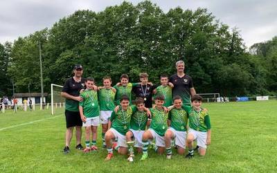 Beti Gazteko 13 urtez beheitiko futbol taldeak Ezpeletako txapelketa irabazi du