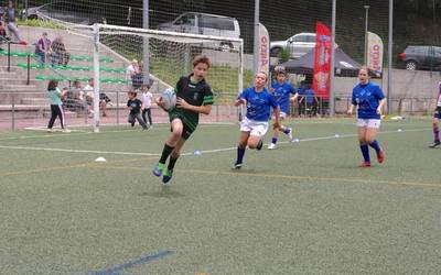 Zapatuan, errugbiak hartuko du Ezoziko futbol zelaia