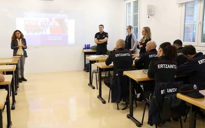 Ertzaintza barruko hautaketa prozesu bat eten du epaile batek, euskara dela eta