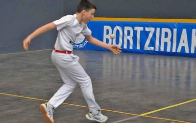 Bortzirietako eskuz binakako pilota txapelketako finalerdiak jokatuko dituzte asteburuan