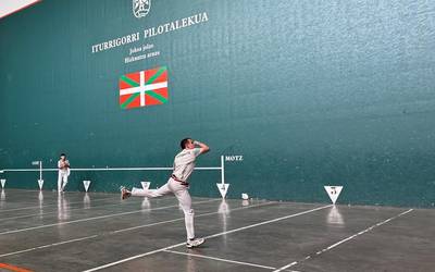 Eskuz banakako finala jokatuko du Ahsam-ek