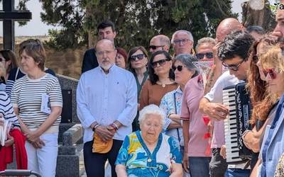 Errepresio frankistak Eltziegon hildakoak omendu dituzte