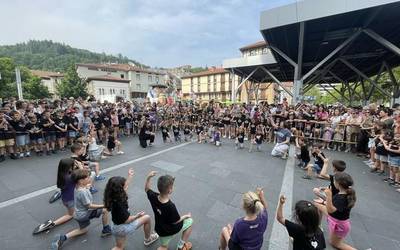 Ikasturte amaierako festa egin du Arizmendi Ikastolak