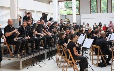 Arratsalde euritsu baterako plan ezin hobea izan da Musika Bandaren kontzertua