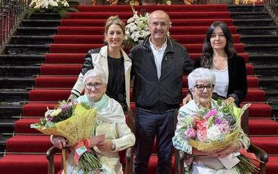 Margarita Olalde eta Jesusa Beloki omendu dituzte Jubilatuen Egunean Oñatin