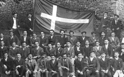 Bergarako ikurrina 1905 - Bergarako bandera 2025. Iragana, oraina... geroa?
