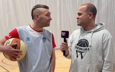 Bergara saskibaloi taldeko kideak galdetegi azkarrean