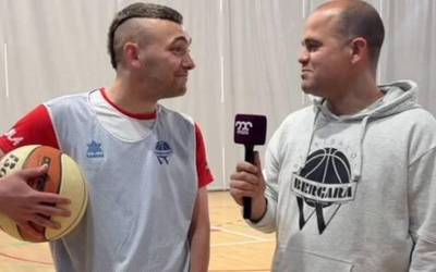 Bergara saskibaloi taldeko kideak galdetegi azkarrean