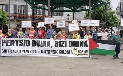 Aldarrikapenak eta lortutako hobekuntzak oroituz, ikasturteko azken elkarretaratzea egin dute Baztan-Bidasoko pentsiodunek