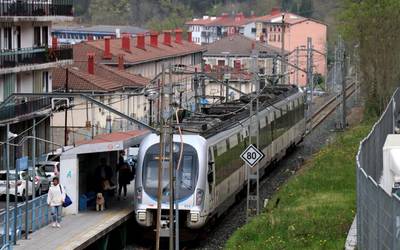 Debabarrenean trenen eskaintza handituko du Euskotrenek udan