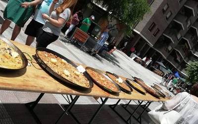 [EGITARAUA]: Puzgarriak, apar-festa herri kirolak eta paellak Muruetatorreko jaietan