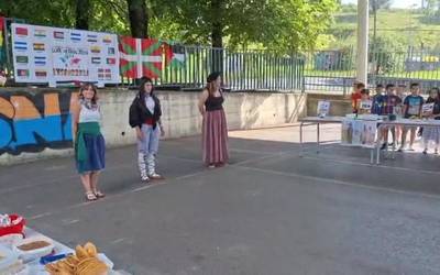 'Gure herrialdeen festa' ospatu dugu ikastetxeko kideok
