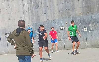 Astelehenean ekingo diote Herriko Pilota Txapelketari