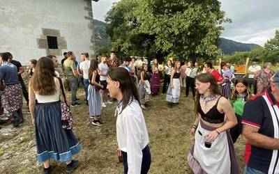 Arruazuko San Pedrora erromeria, festei hasiera emateko