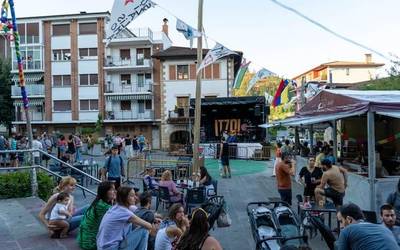 [ARGAZKI GALERIA]: Apatako jaietako afari herrikoia, iruditan