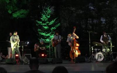 Jazz doinuekin girotu du Usondo parkea Erromintxelak taldeak