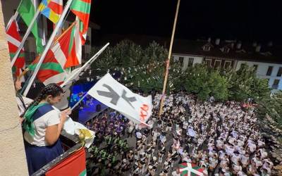 Herria alde batetik bestera zeharkatu du nagusien danborradak