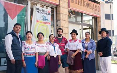 “Jendeari kichwaz hitz egiten eta bizitzen irakatsi nahi diogu”
