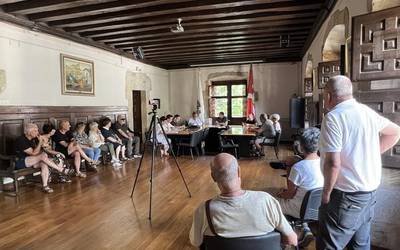 Aramaioko udal zerbitzuen kontratazio egoera salatu du EAJk