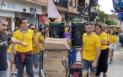 Dena prest Zaldibarko kaleak jai giroz betetzeko