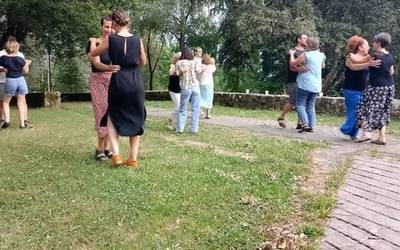 [ARGAZKI GALERIA]: Giro dantzagarri eta beroa Garaiko salsa eta mojito jardunaldian