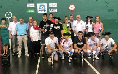 Benito Tainta zenaren omenez egin duten pilota txapelketa asteburuan borobildu dute