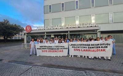 Osasun larrialdietako profesionalek lan-taldea handitzea eskatzeko mobilizazioak hasi dituzte