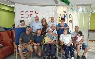 Esperanza Velascok 100 urte bete ditu