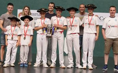 Berak irabazi du Nafarroako herriarteko pilota txapelketa ttikia