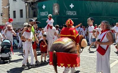 Uztailak 8, erraldoien ibilbidea