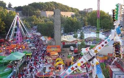 Adingabe bat bahitzen saiatzea eta beste bati sexu erasoa egitea leporatu diote gizon bati Iruñean